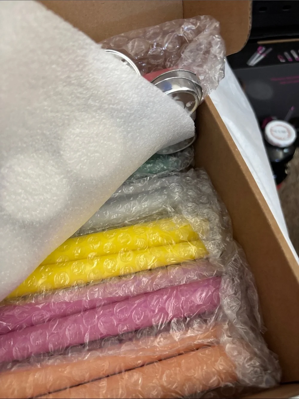 Multipack Unscented Tea Lights with Pink Taper Accent Candles